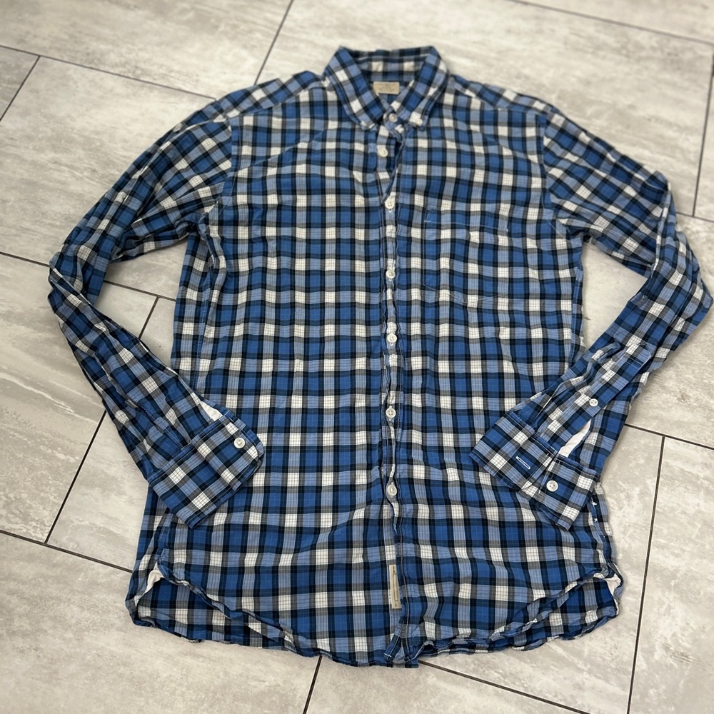 J crew button down shirt size Small 14 - 14 1/2 no damage no stains no rips